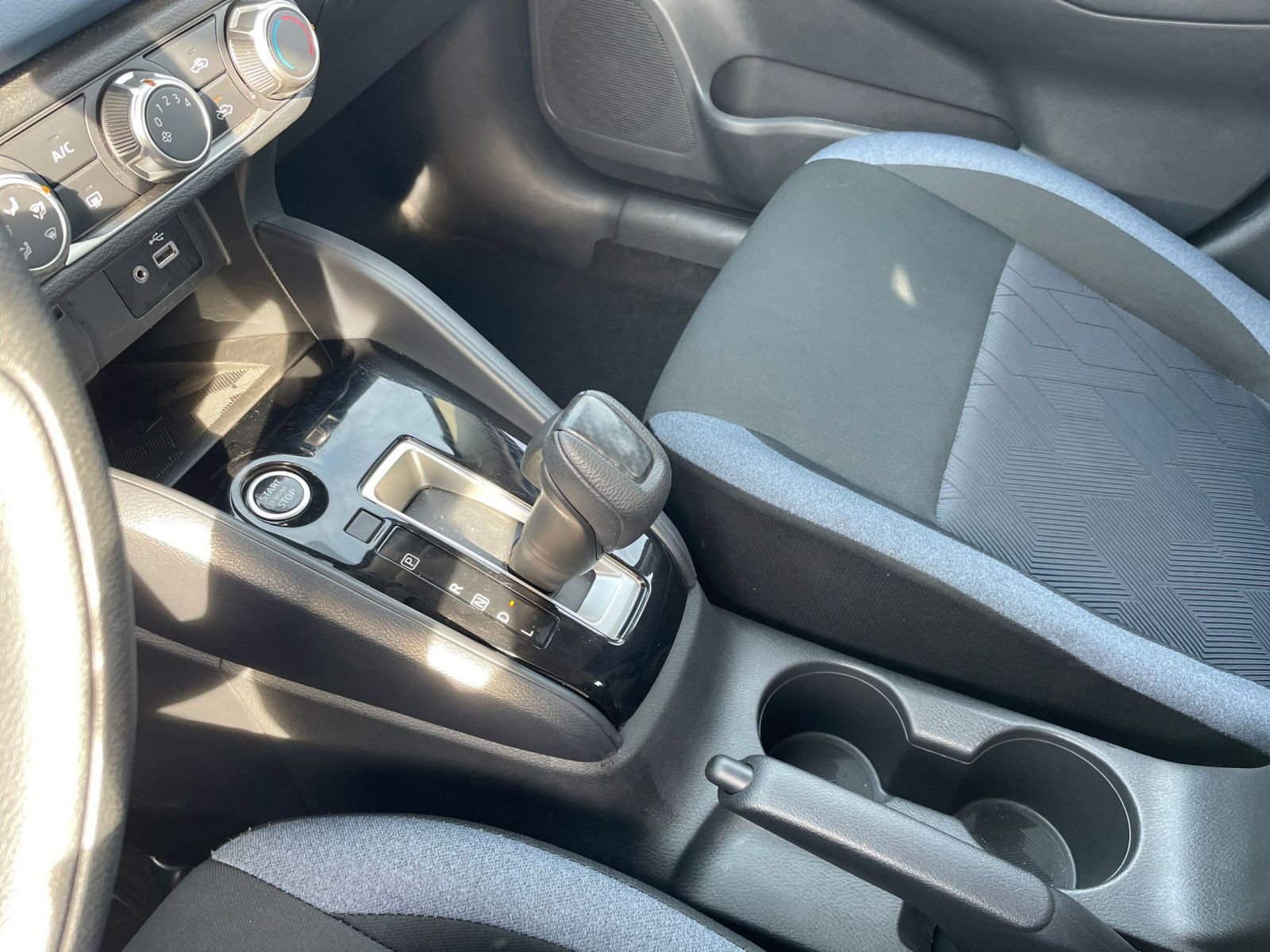 Used 2025 Nissan Versa SV w/ Trunk Package image 39