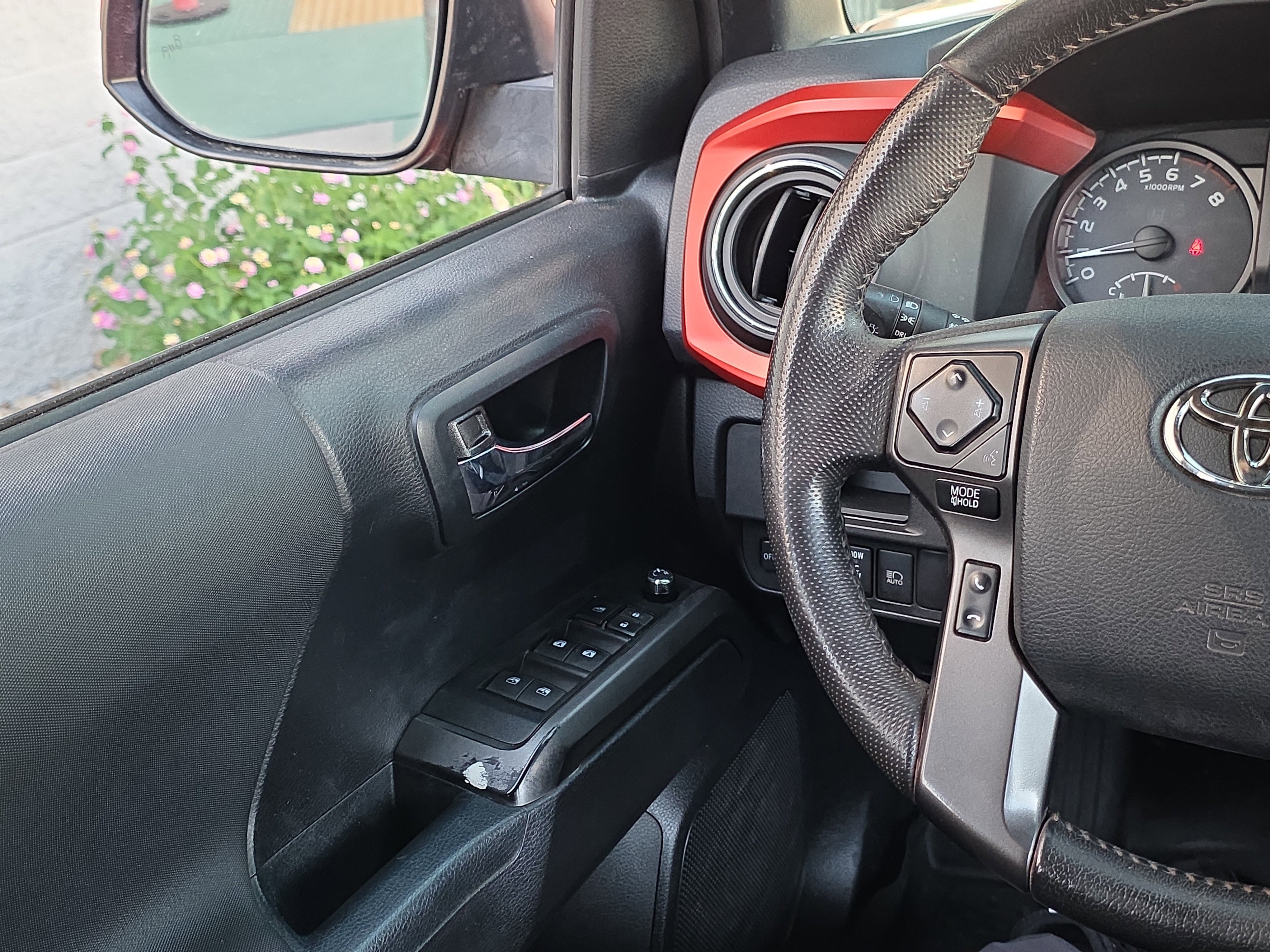 Used 2018 Toyota Tacoma TRD Off-Road w/ Technology Package image 26