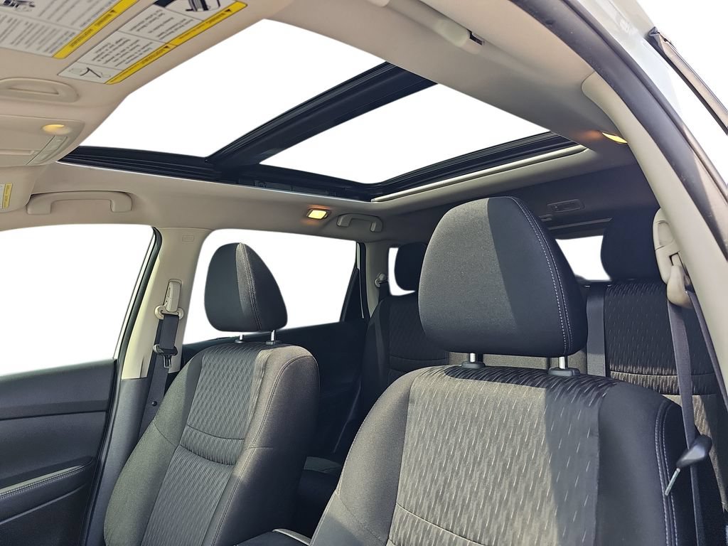 Used 2019 Nissan Rogue SV w/ Sun & Sound Touring Package FWD image 29