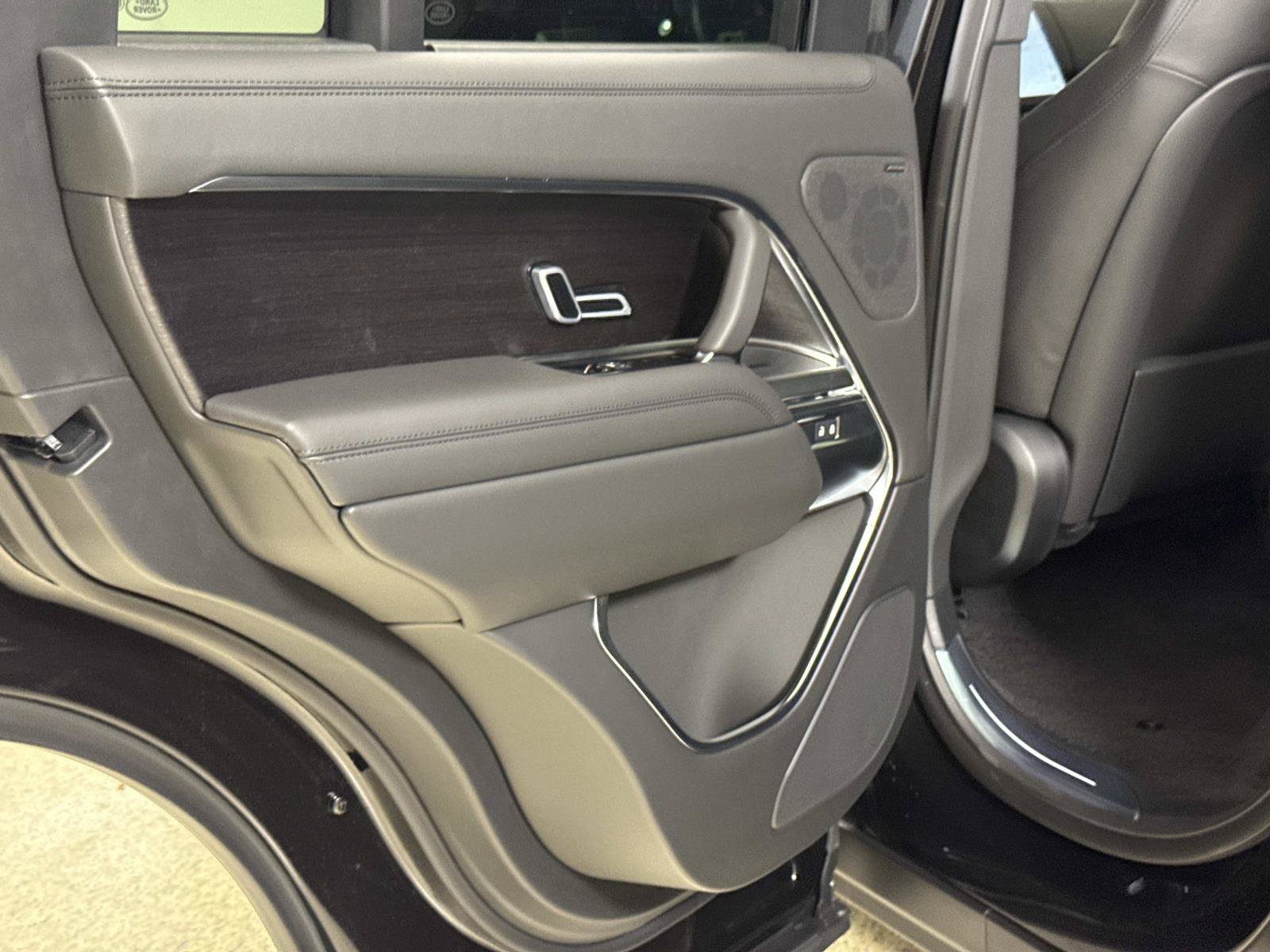New 2027 Land Rover Range Rover SE AWD/4WD image 13