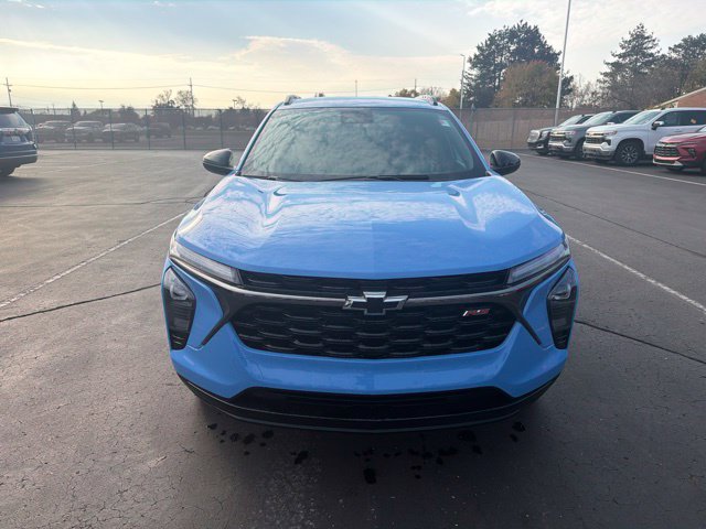 Used 2024 Chevrolet Trax RS w/ Driver Confidence Package FWD image 3