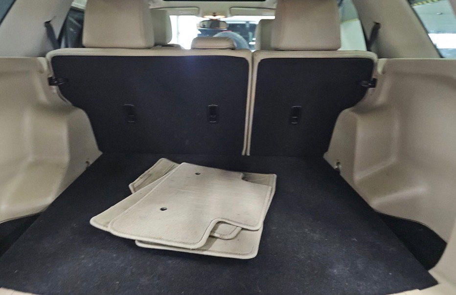 Used 2013 Land Rover LR2 image 14