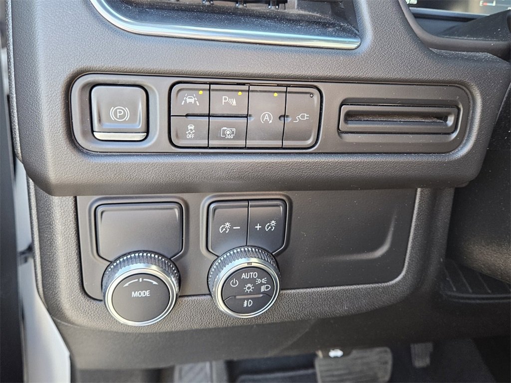 Used 2022 GMC Yukon SLT w/ SLT Premium Package image 28