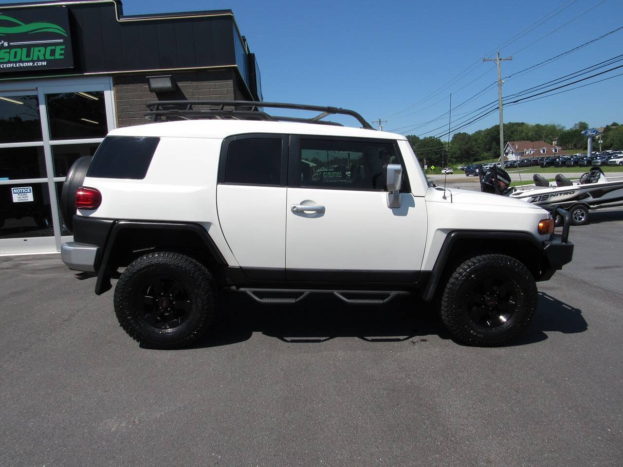 Used 2014 Toyota FJ Cruiser 4WD w/ Upgrade Package image 3