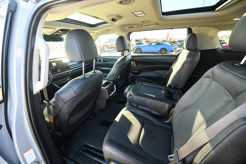 Used 2025 Kia Carnival SX Prestige image 22