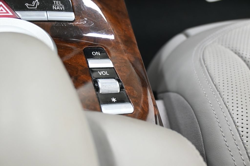 Used 2010 Mercedes-Benz S 550 4MATIC image 32
