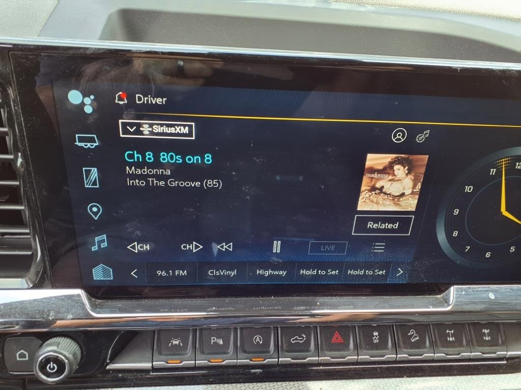 Used 2022 Chevrolet Silverado 1500 ZR2 w/ Technology Package image 17