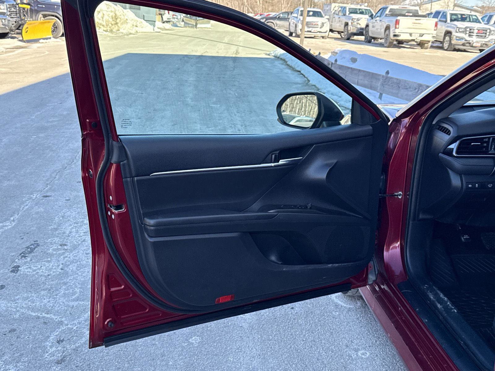 Used 2022 Toyota Camry LE image 10