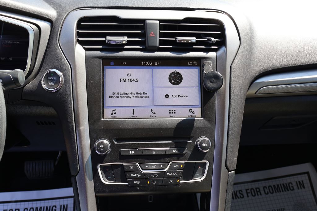 Used 2017 Ford Fusion SE w/ Fusion SE Technology Package FWD image 30