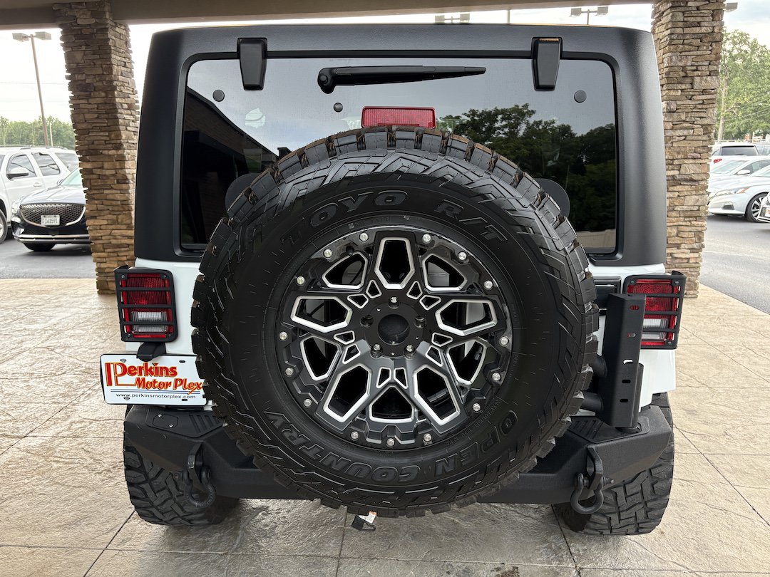 Used 2018 Jeep Wrangler Unlimited Sahara w/ Connectivity Group AWD/4WD image 7