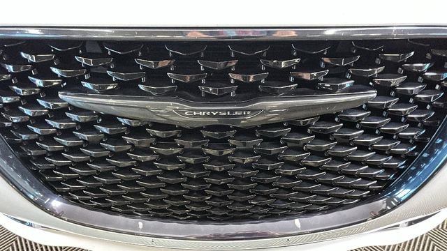 Used 2021 Chrysler 300 Touring w/ Sport Appearance Package RWD image 8