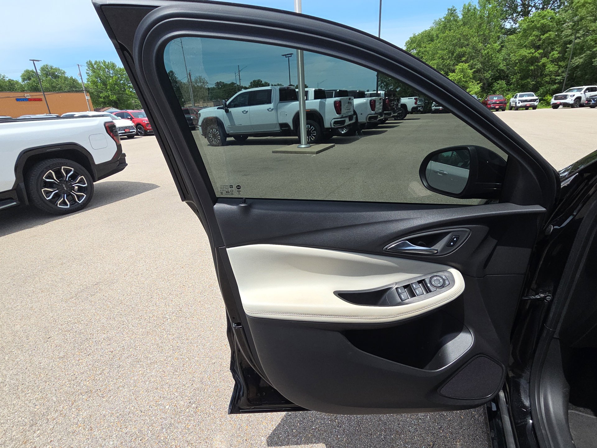 Certified 2024 Buick Encore GX Sport Touring FWD image 12