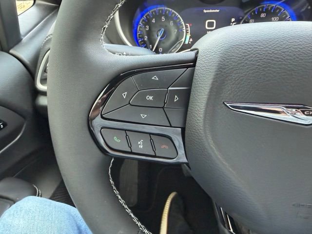 New 2026 Chrysler Pacifica Select FWD image 13