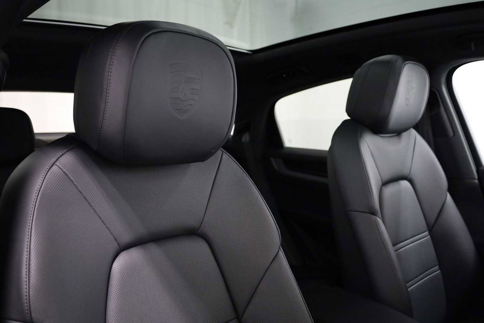 New 2026 Porsche Cayenne Coupe AWD/4WD image 22