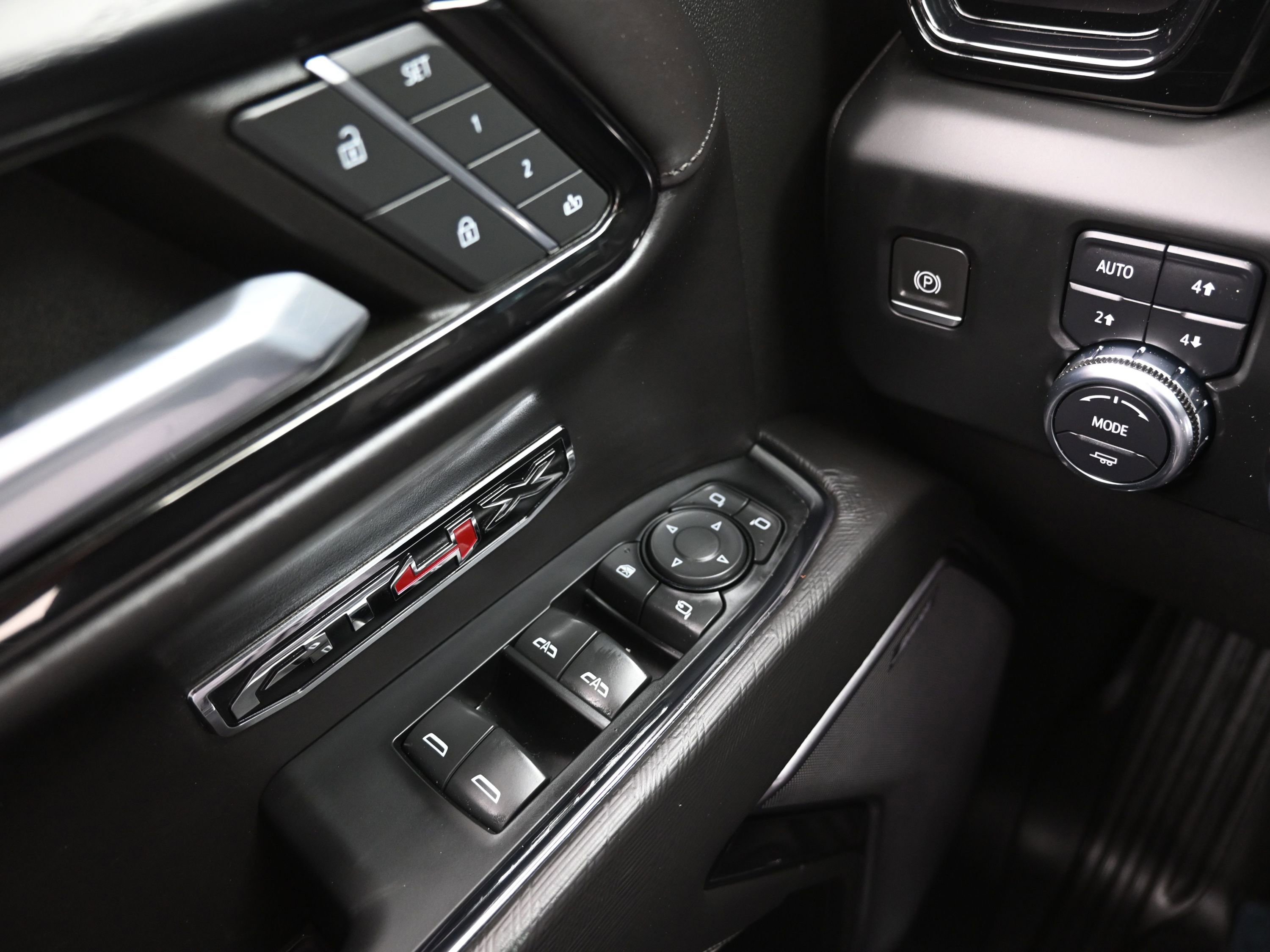 Used 2022 GMC Sierra 1500 AT4X image 24