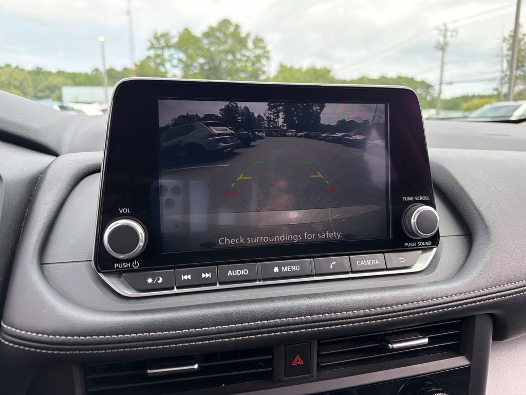 Used 2025 Nissan Rogue SV FWD image 11