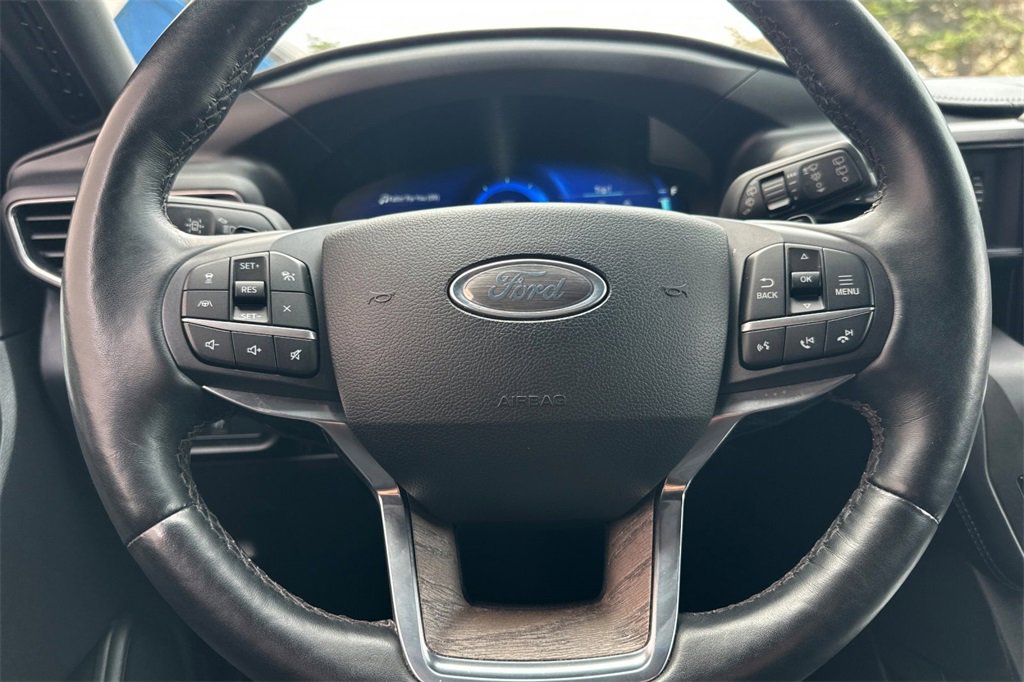 Used 2020 Ford Explorer Platinum w/ Premium Technology Package image 23