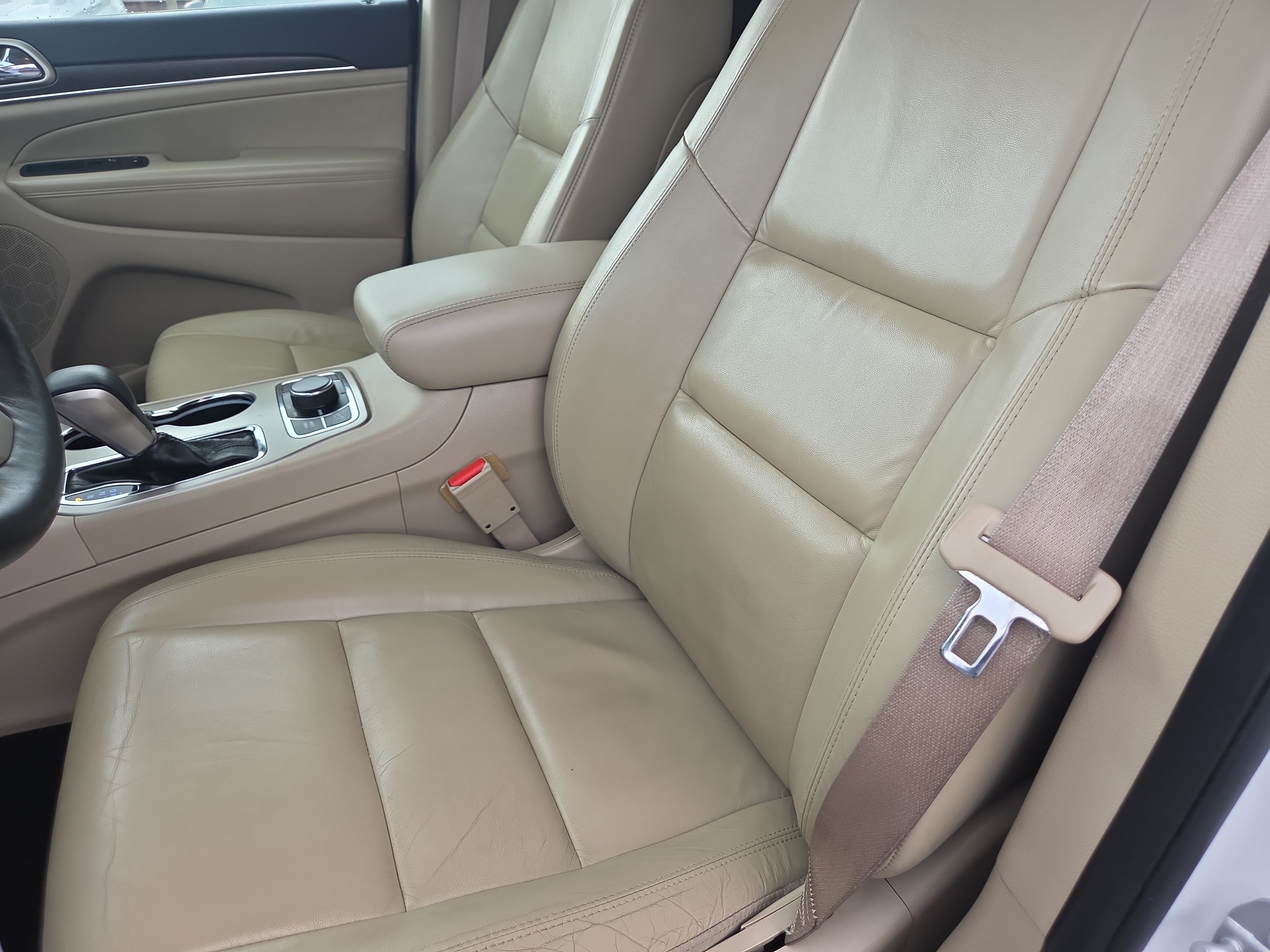 Used 2017 Jeep Grand Cherokee Limited AWD/4WD image 2