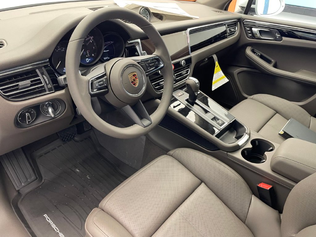 New 2026 Porsche Macan AWD/4WD image 4