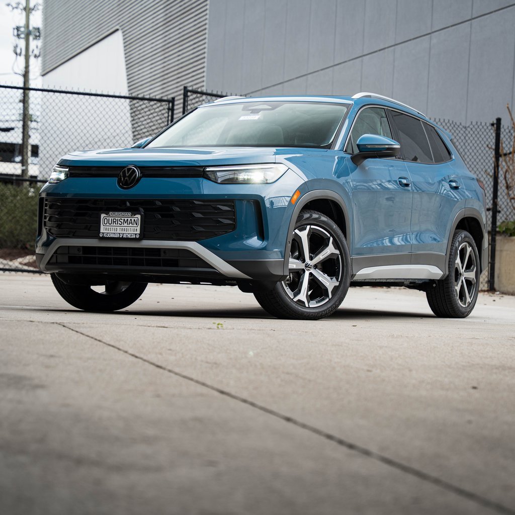 New 2025 Volkswagen Tiguan SE