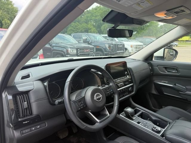 Used 2024 Nissan Pathfinder SV AWD/4WD image 7