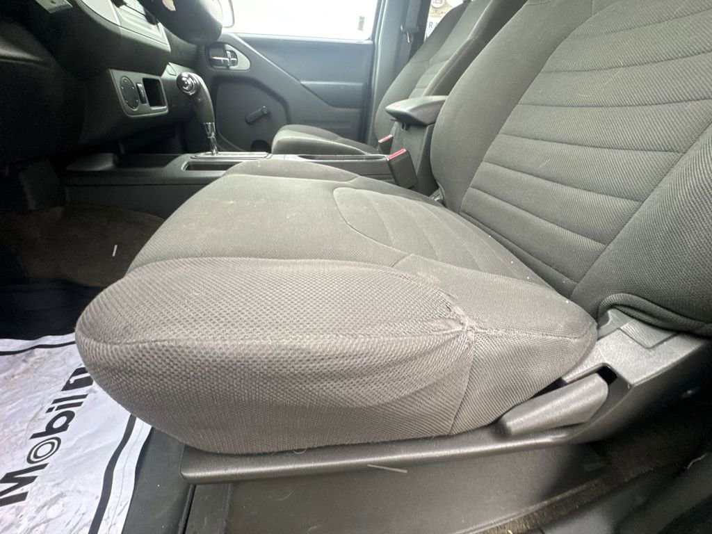 Used 2015 Nissan Frontier S image 12