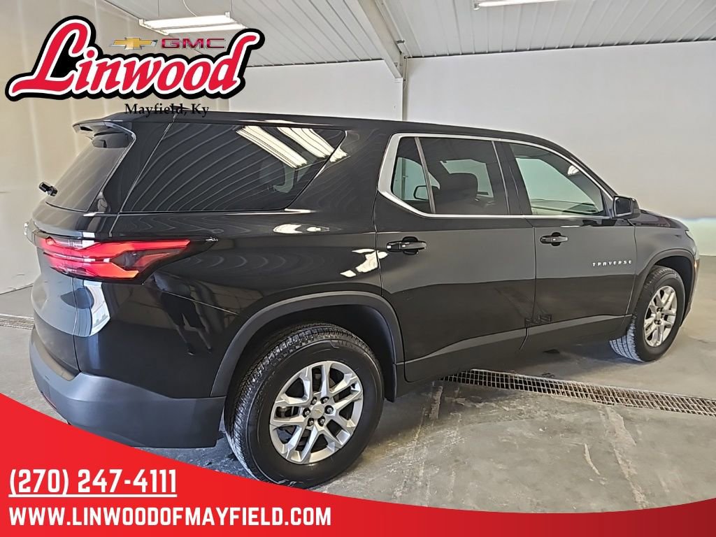 Used 2023 Chevrolet Traverse LS FWD image 2