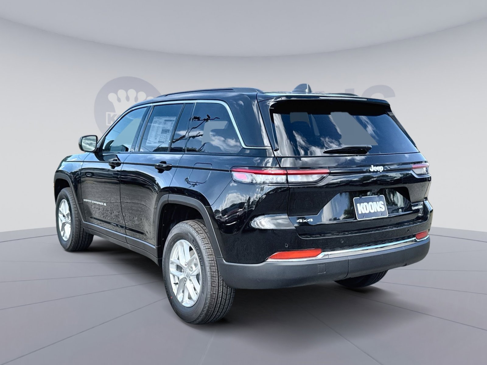 New 2025 Jeep Grand Cherokee Laredo X w/ Luxury Tech Group I image 4