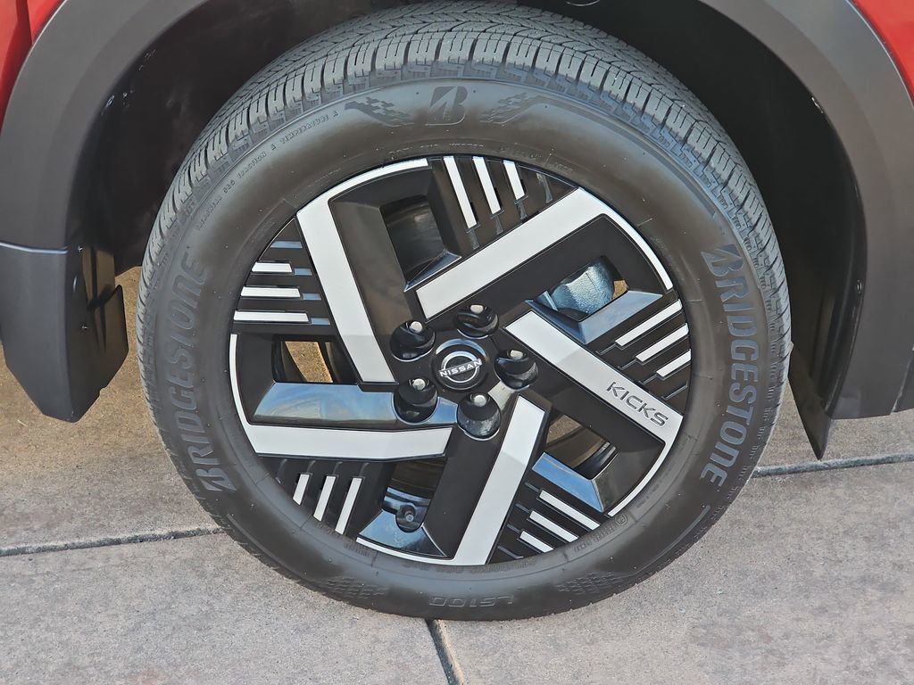 Used 2025 Nissan Kicks SV image 38