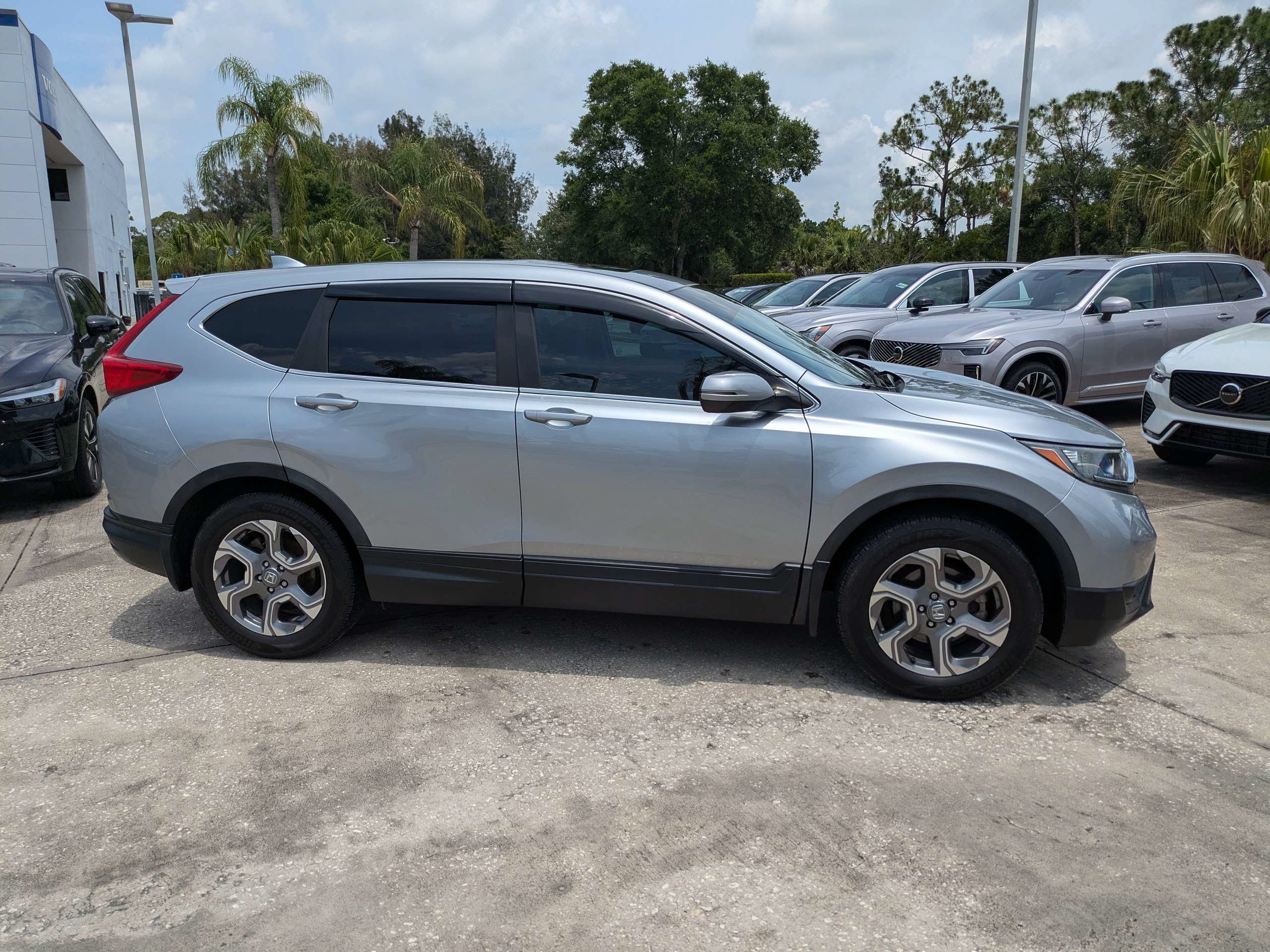 Used 2018 Honda CR-V EX image 3