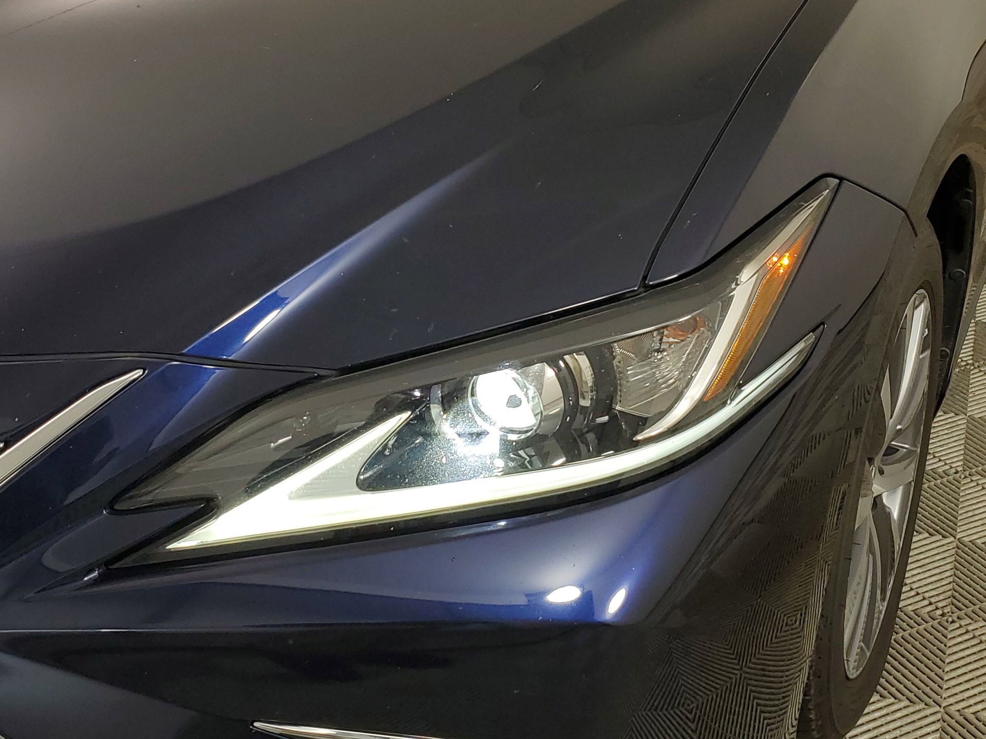 Used 2020 Lexus ES 350 w/ Premium Package image 16