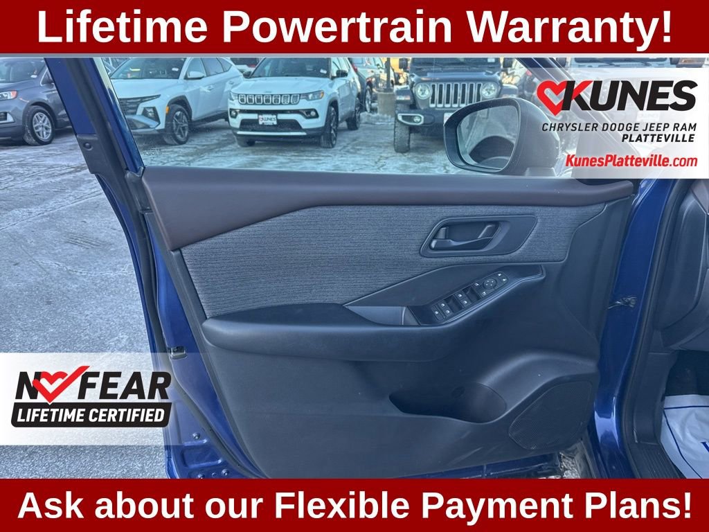 Used 2023 Nissan Rogue S image 12