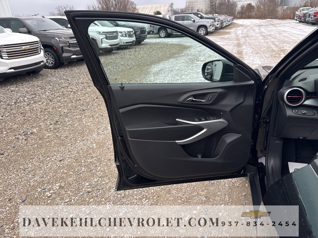 Used 2025 Chevrolet Trax RS w/ Driver Confidence Package image 17