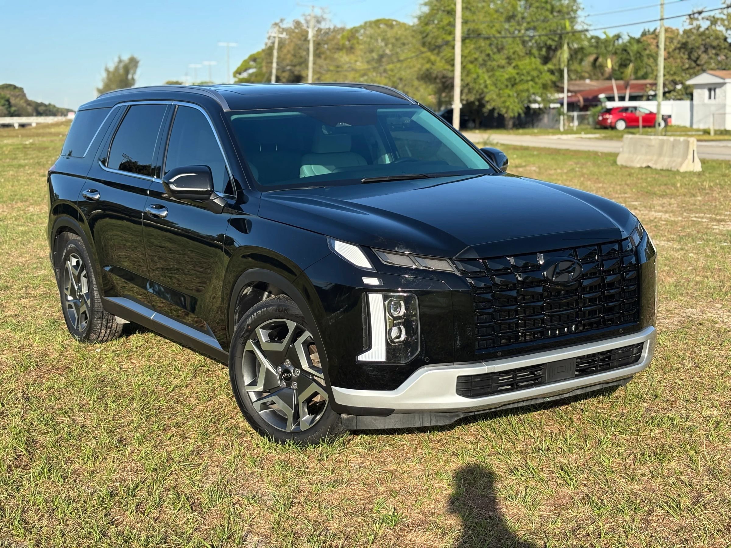 Used 2023 Hyundai Palisade SEL w/ Premium Package image 3