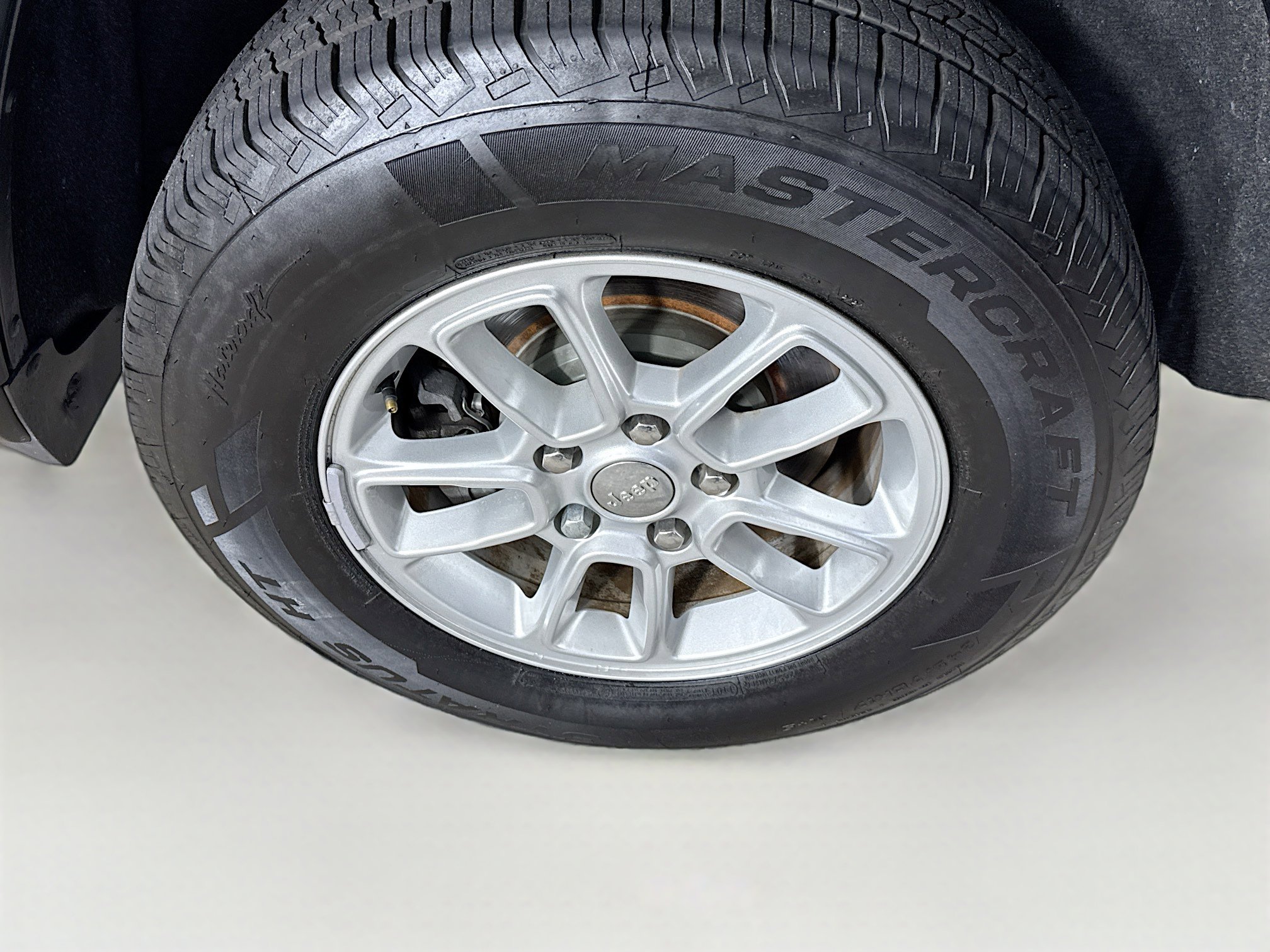 Used 2018 Jeep Grand Cherokee Laredo image 36