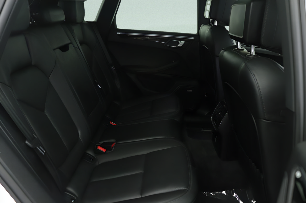 Used 2020 Porsche Macan AWD/4WD image 28