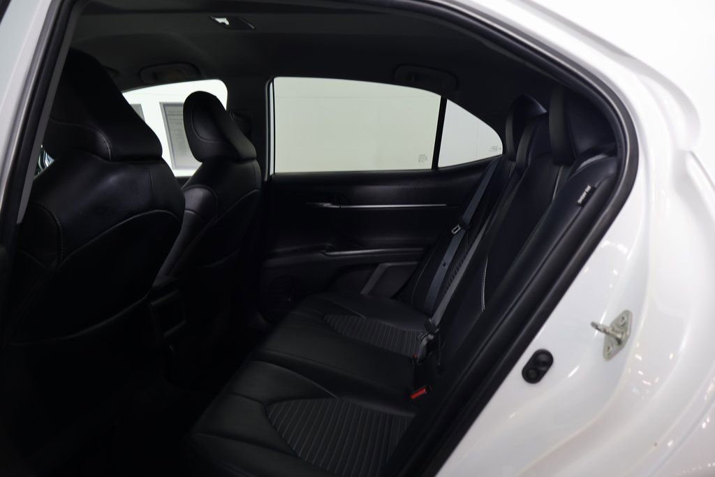 Used 2020 Toyota Camry SE FWD image 11