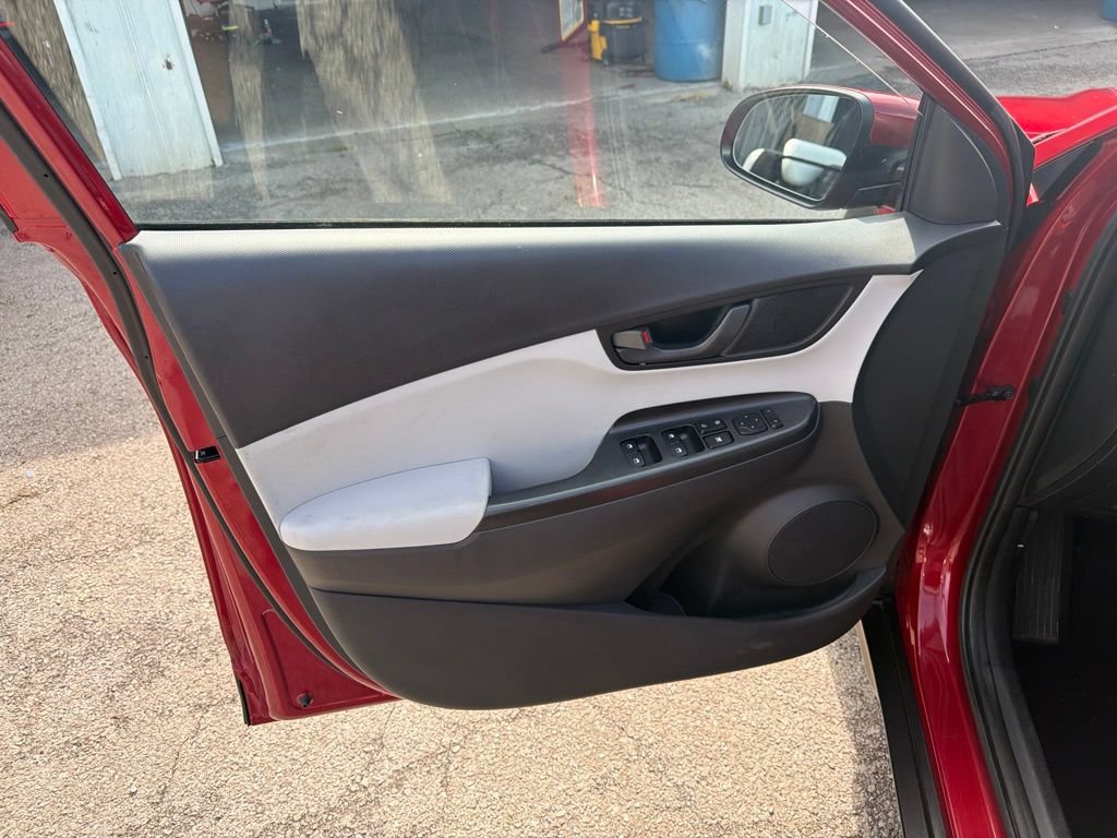 Used 2023 Hyundai Kona SE AWD/4WD image 11