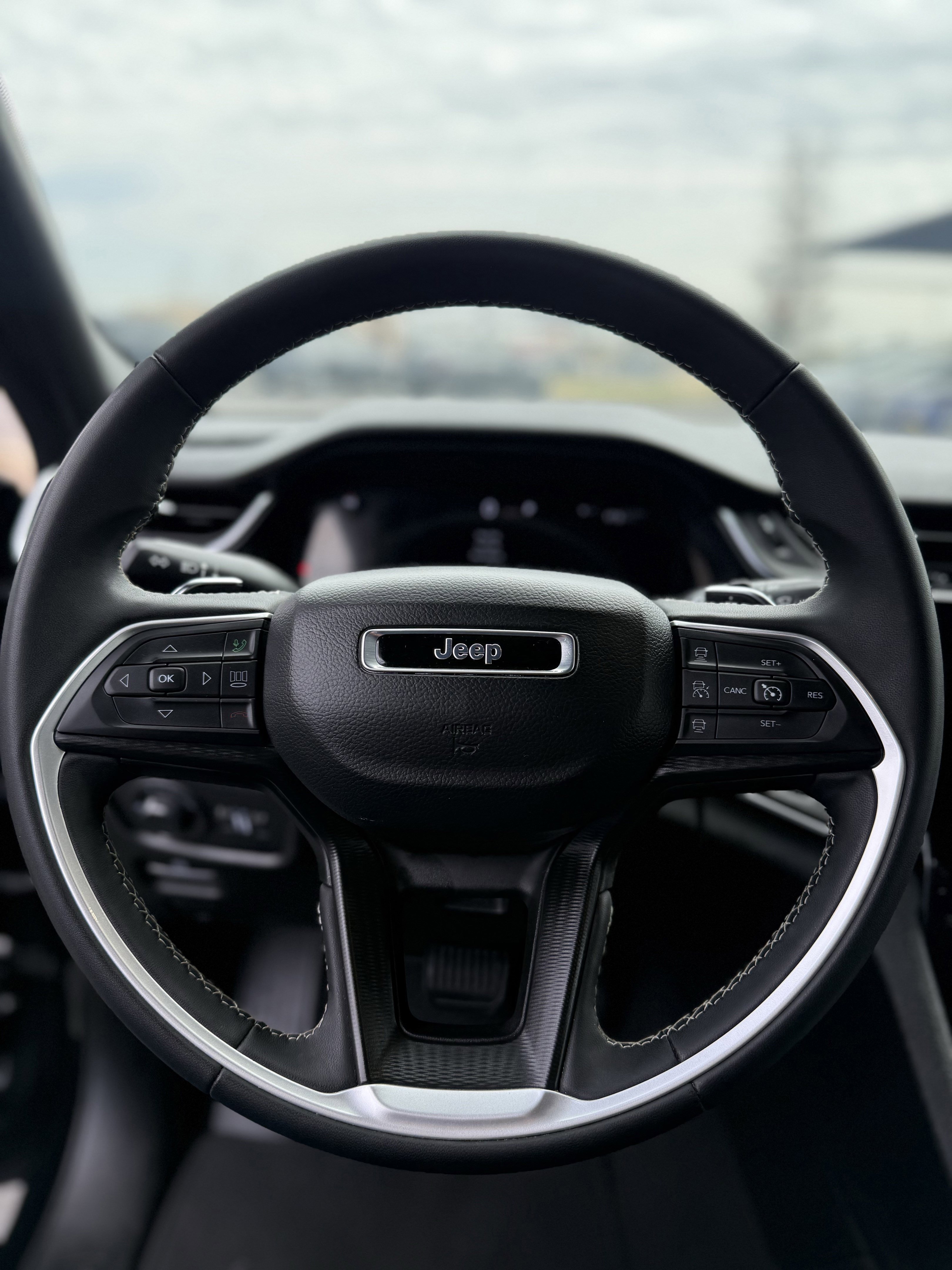 Used 2024 Jeep Grand Cherokee L Laredo image 23