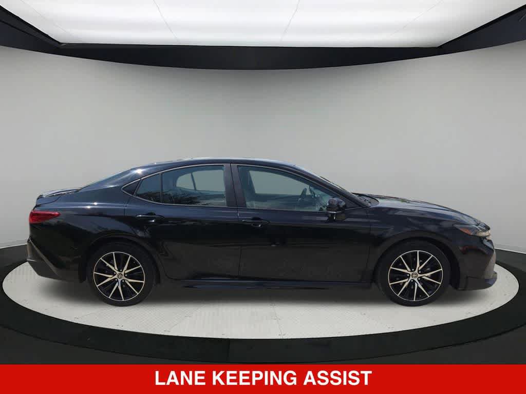 Used 2025 Toyota Camry SE FWD image 7