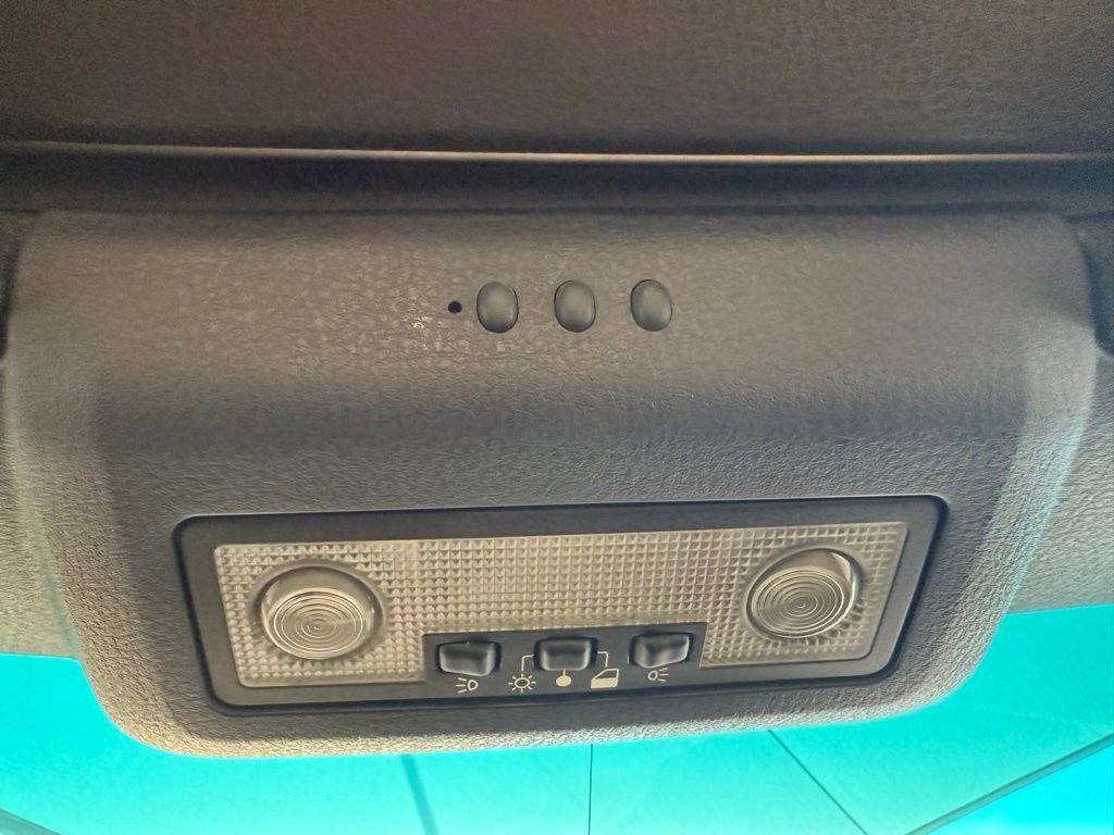 Used 2004 Ford Thunderbird image 23
