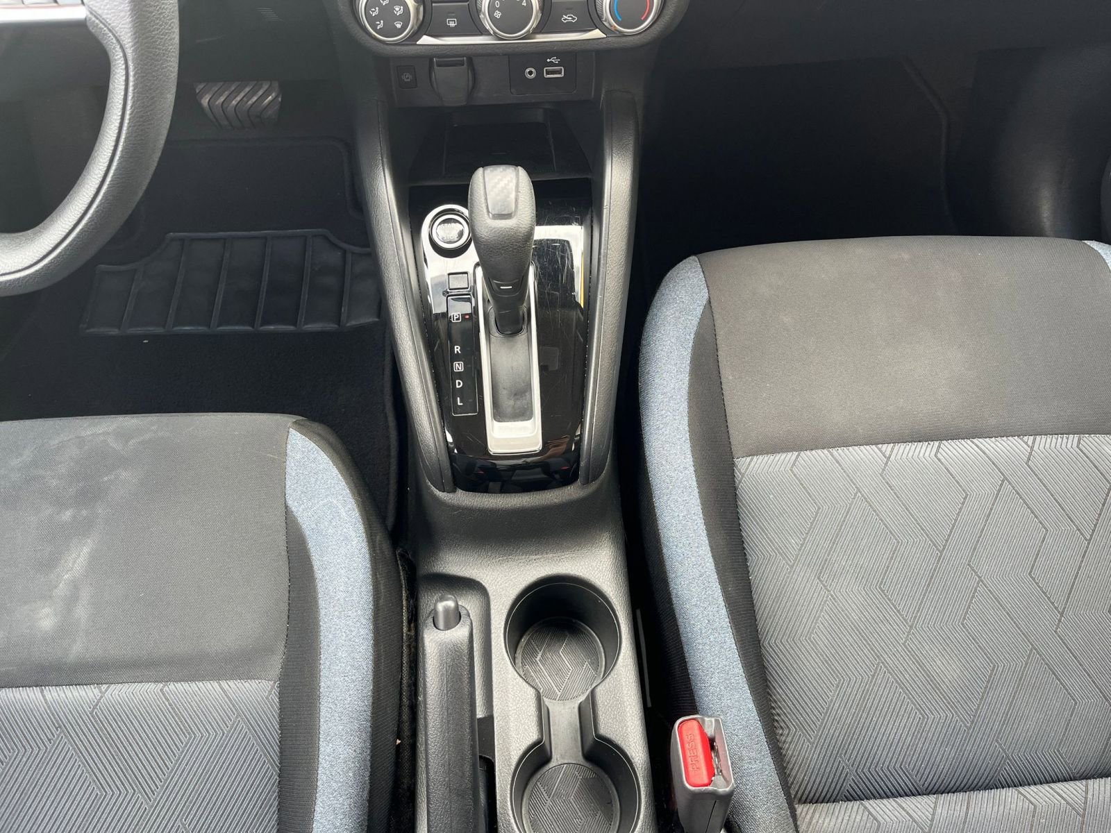 Used 2023 Nissan Versa SV image 39