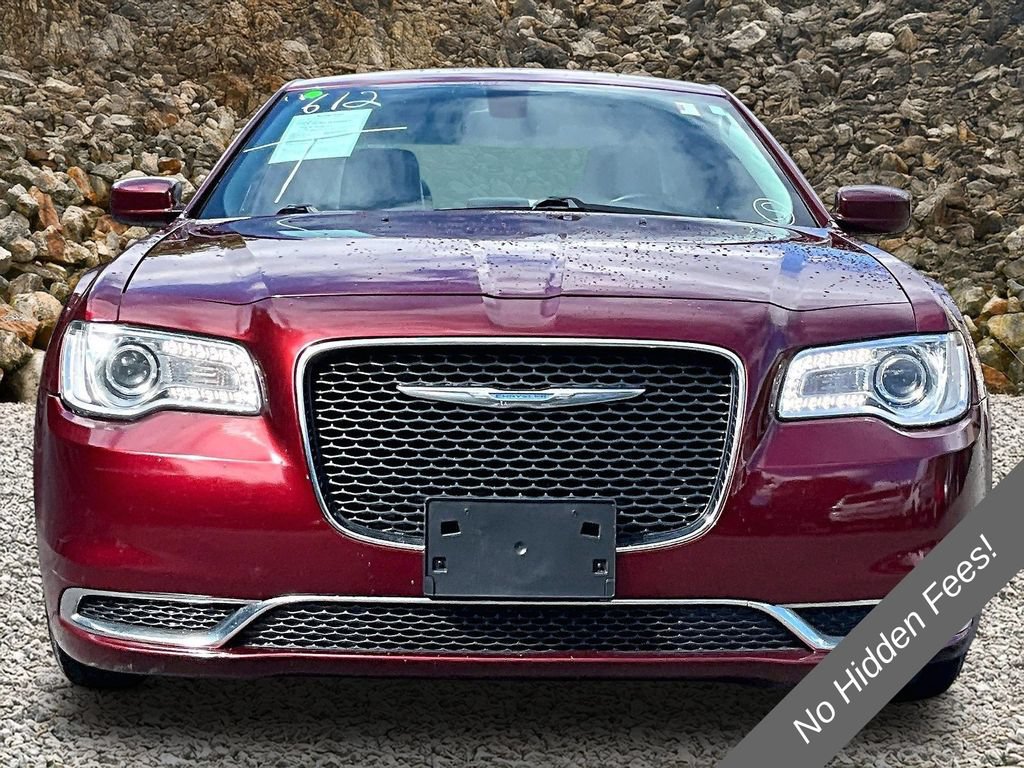 Used 2015 Chrysler 300 Limited RWD image 3