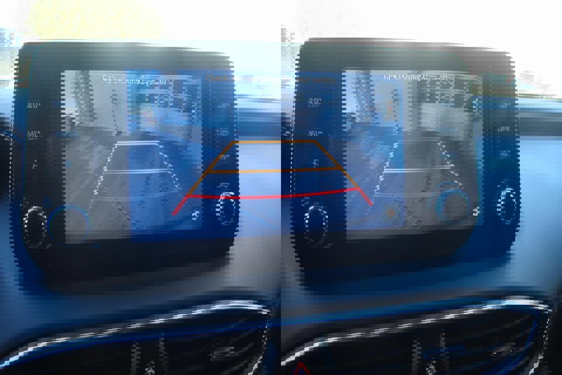 Used 2023 Hyundai Santa Fe SE AWD/4WD image 15