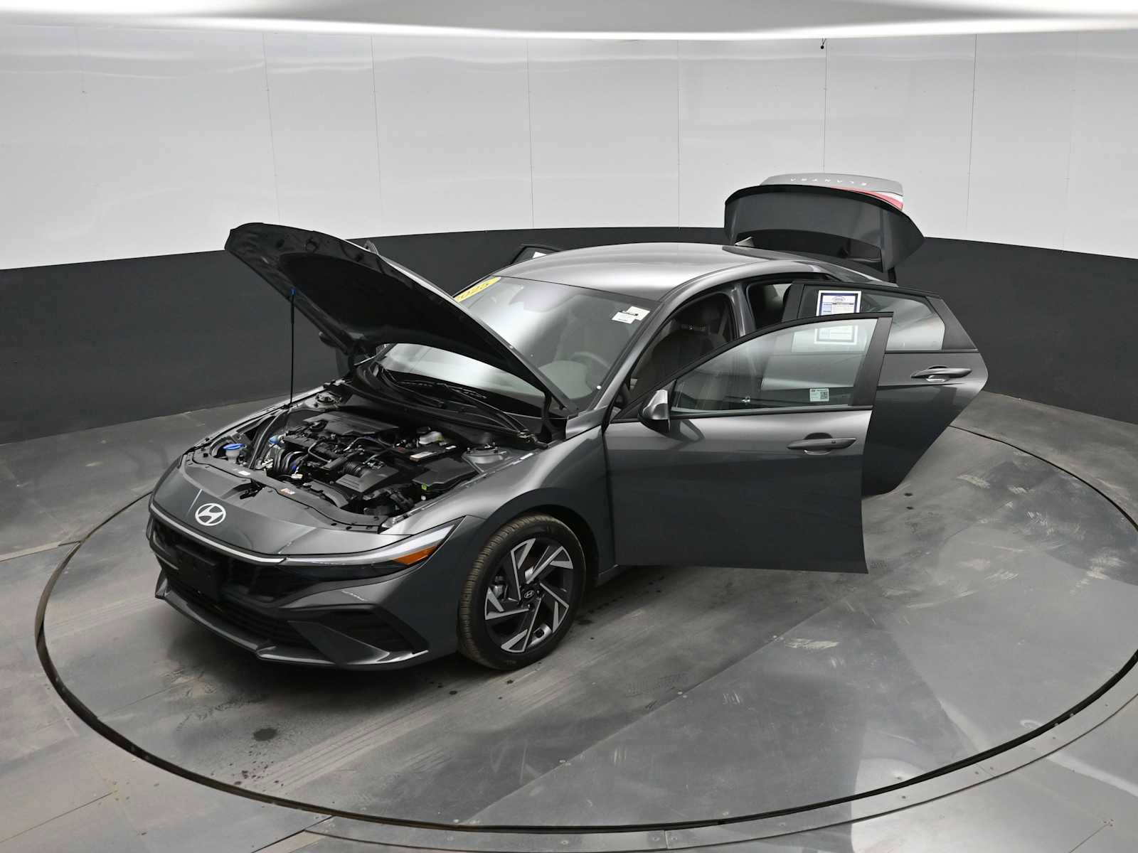 Certified 2025 Hyundai Elantra Sport image 41