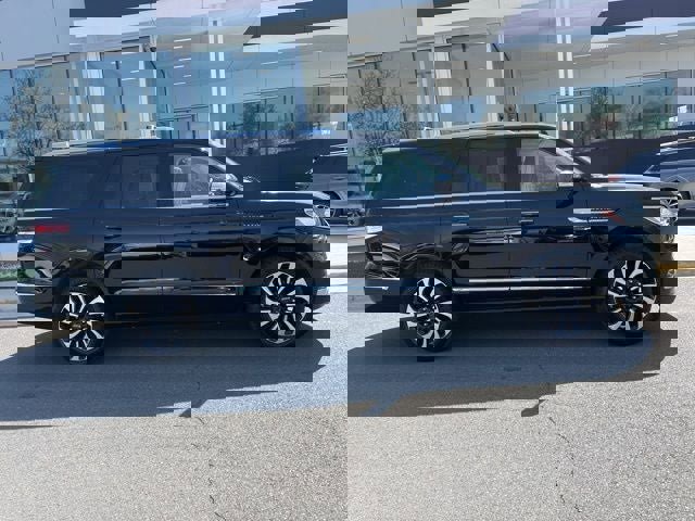 Used 2023 Lincoln Navigator L Black Label image 9
