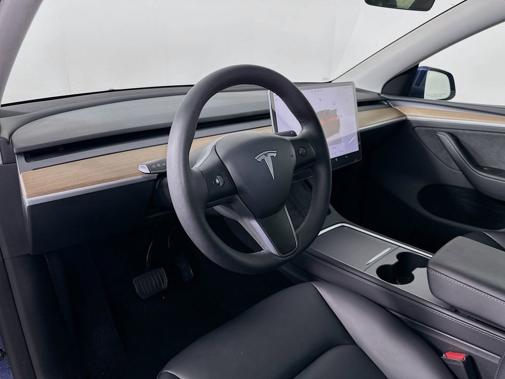 Used 2025 Tesla Model Y Long Range image 9
