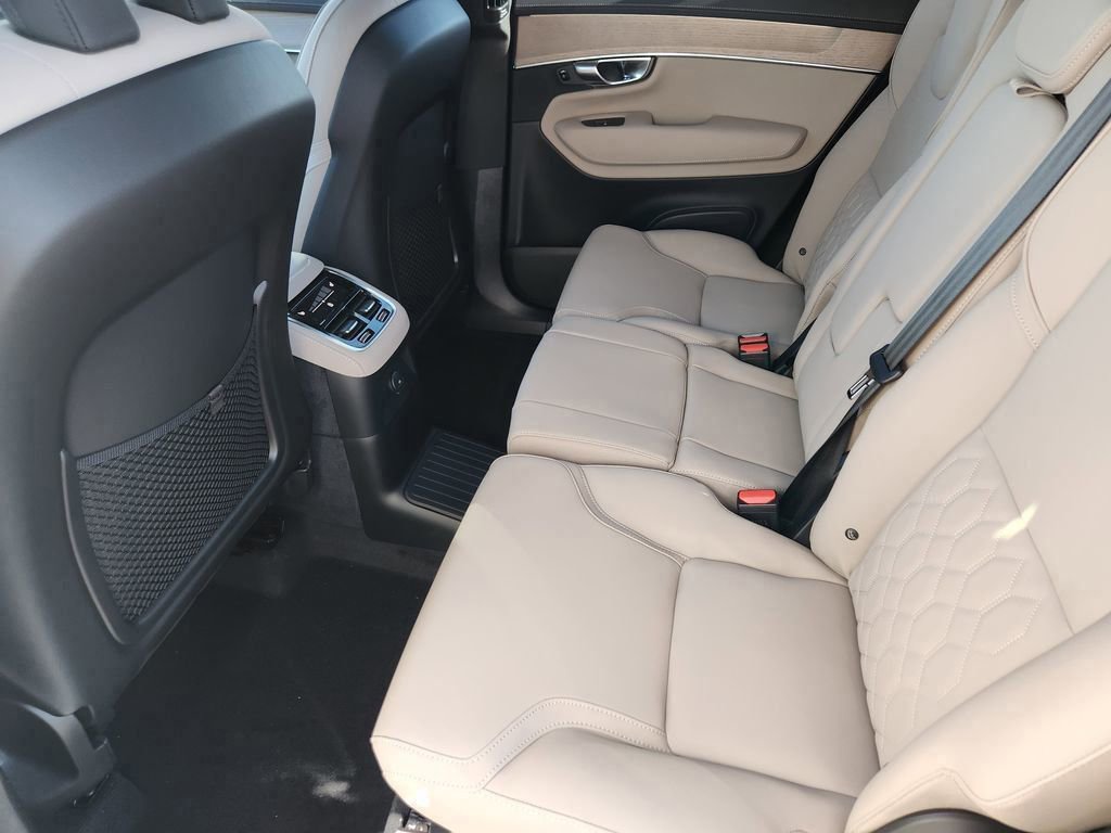 New 2026 Volvo XC90 T8 Plus w/ Protection Package Premier image 18