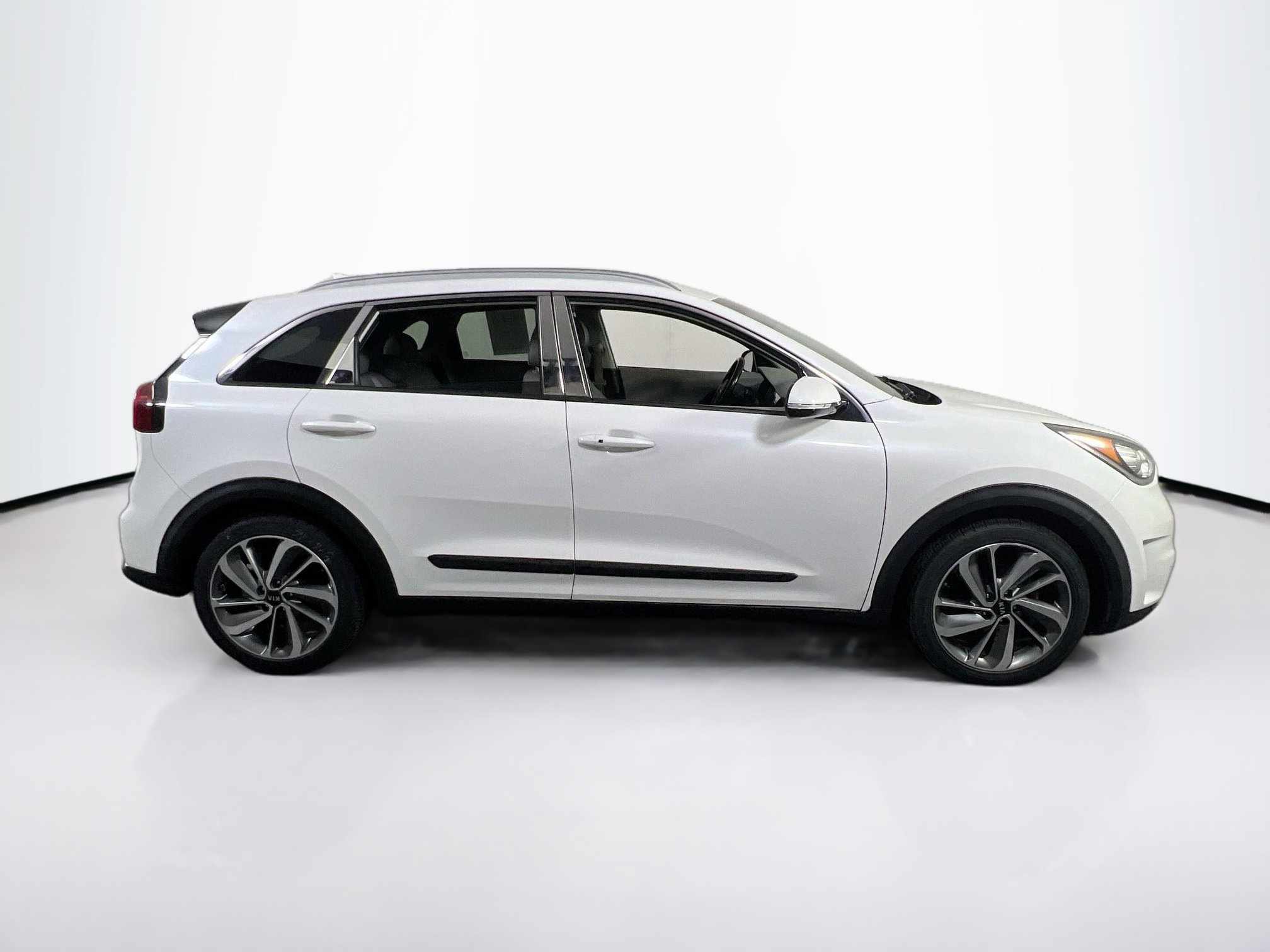Used 2019 Kia Niro Touring image 4