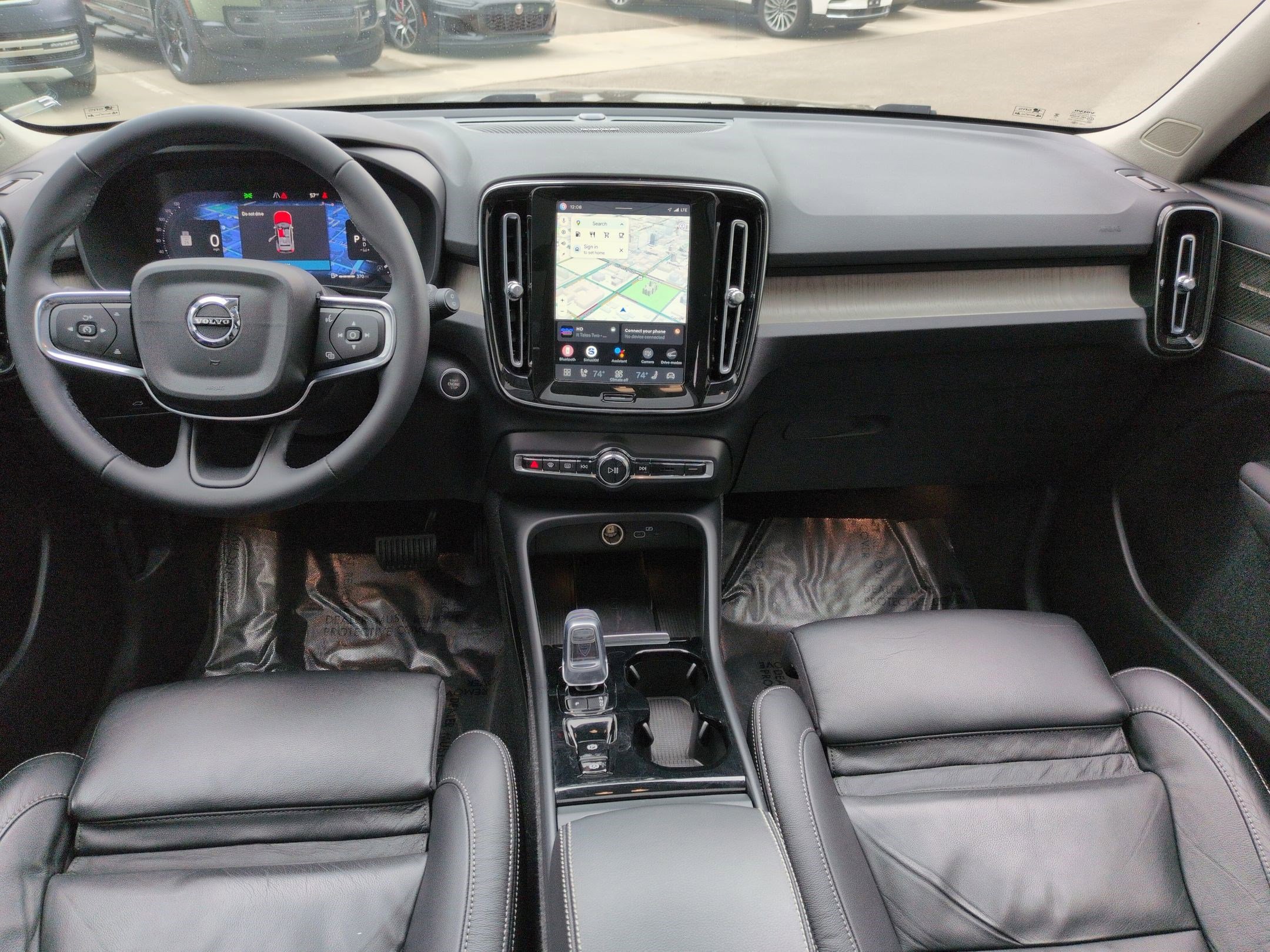 Certified 2023 Volvo XC40 B5 Ultimate w/ Climate Package image 29